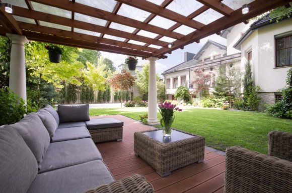 Conception et fabrication de pergolas bois sur mesure dans la Vallée de la Drôme